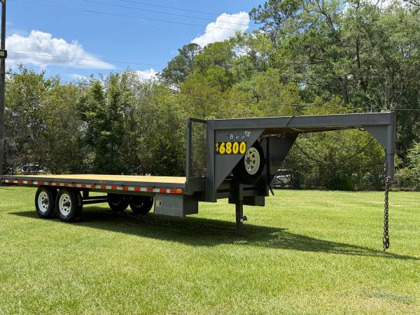 GOOSENECK TRAILER